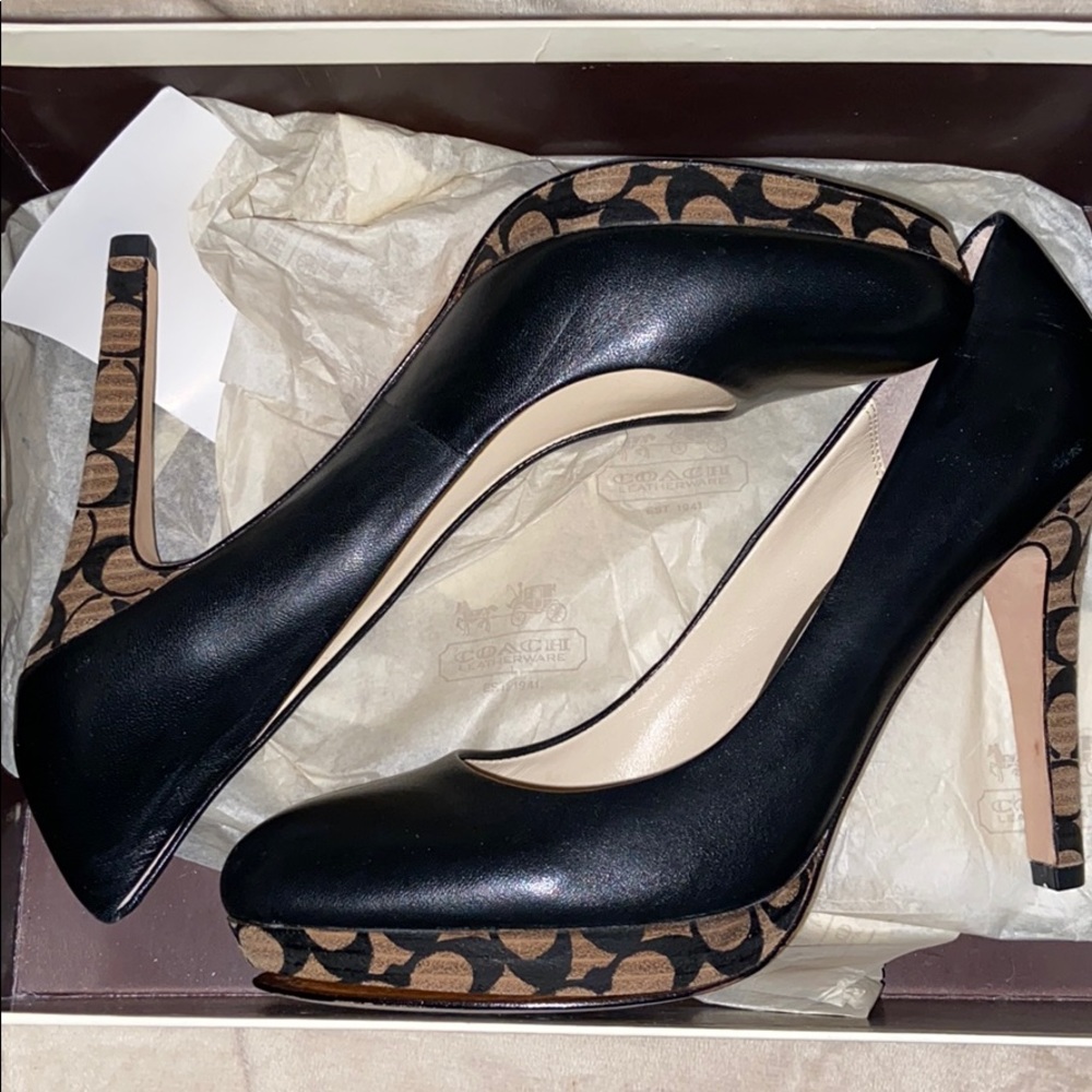 Coach Pumps